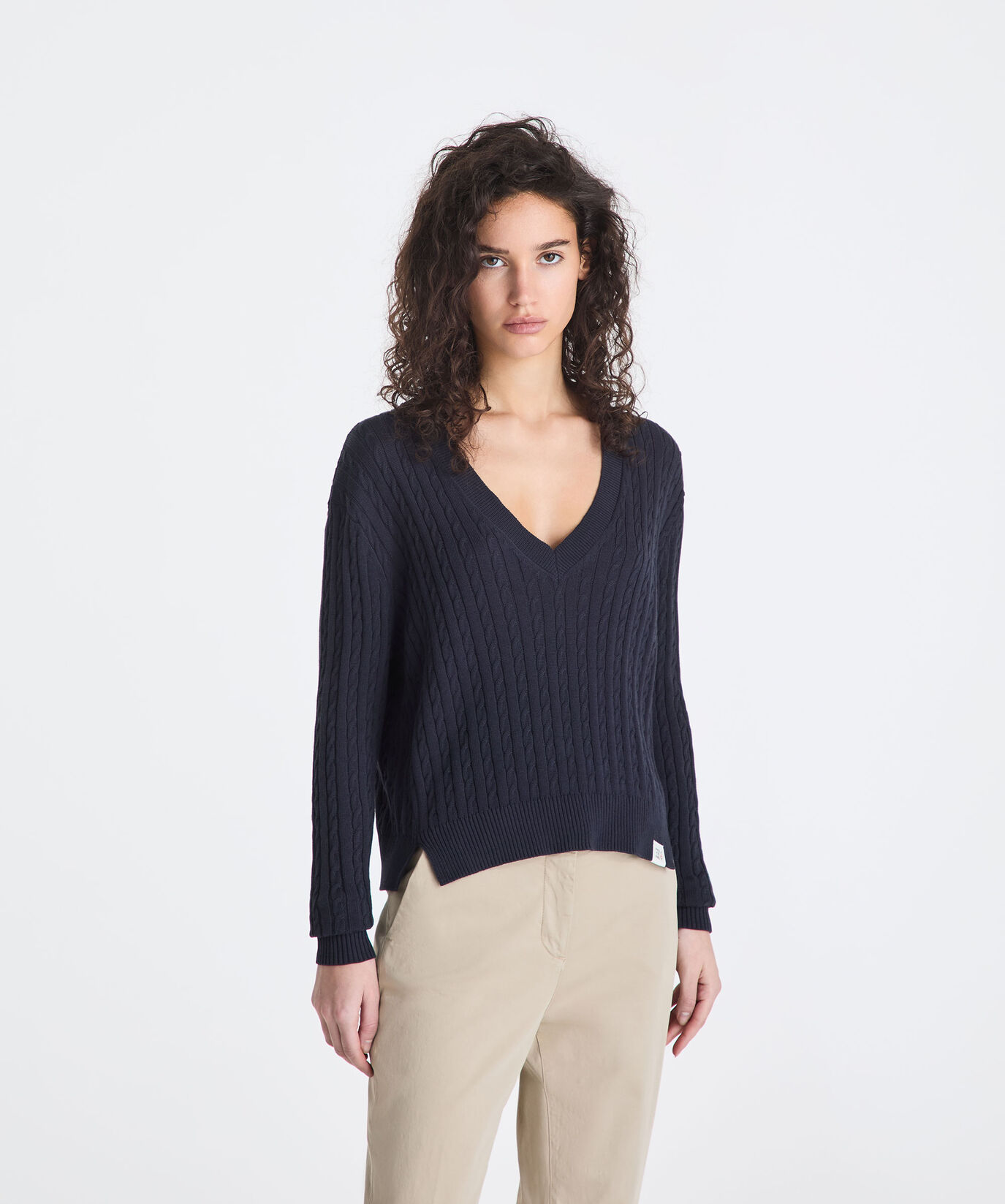 Pull &agrave; torsades avec encolure en V  Peuterey - large image number 1