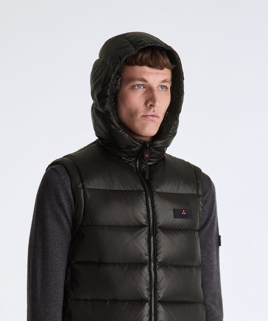 名作 UNDERCOVER HIGH TECK NYLON HOOD VEST BLACK Nylon Vest for Men | Peuterey