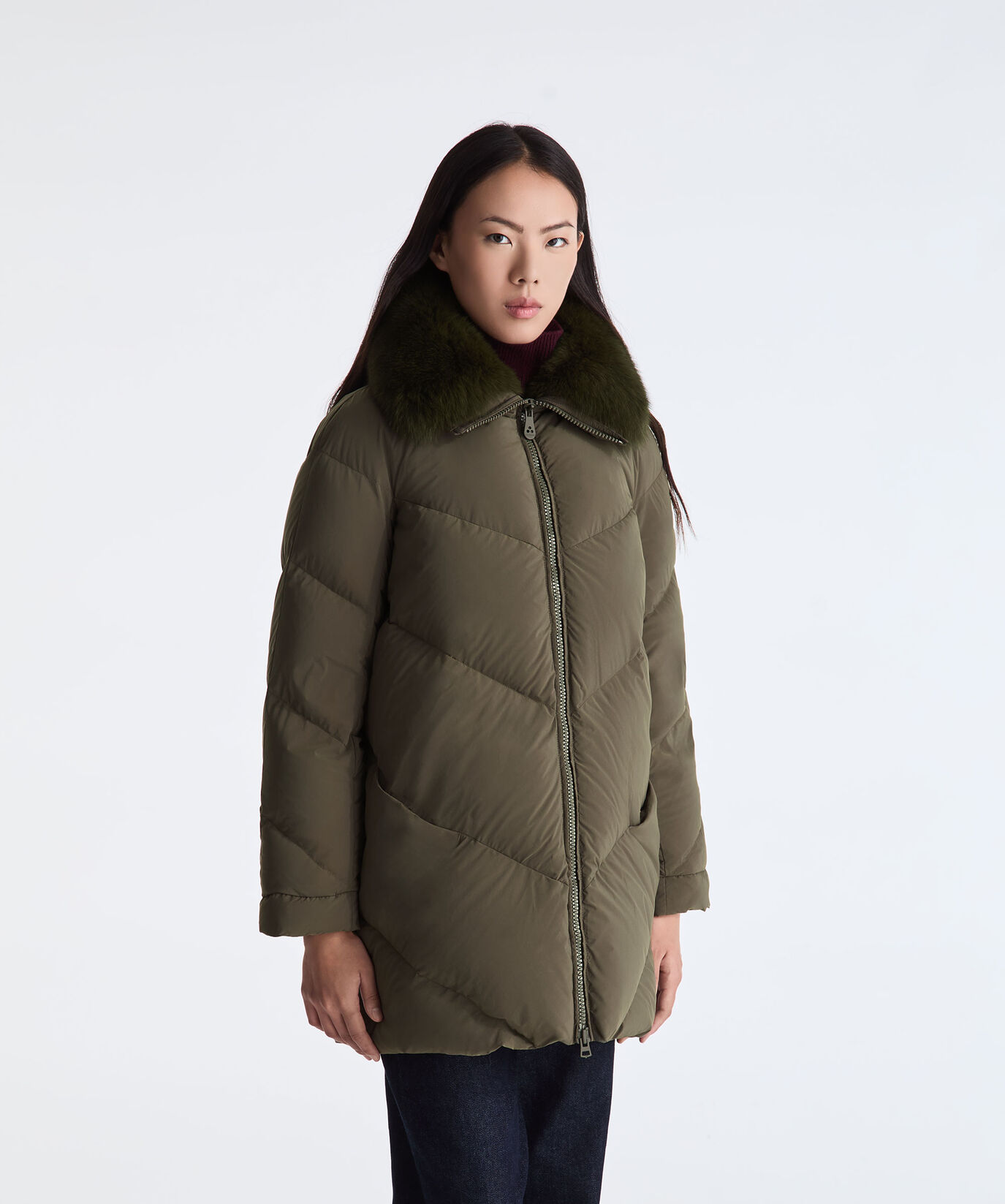 Lange Daunenjacke mit Chevron-Steppmuster und Pelzbesatz  Peuterey - large image number 1