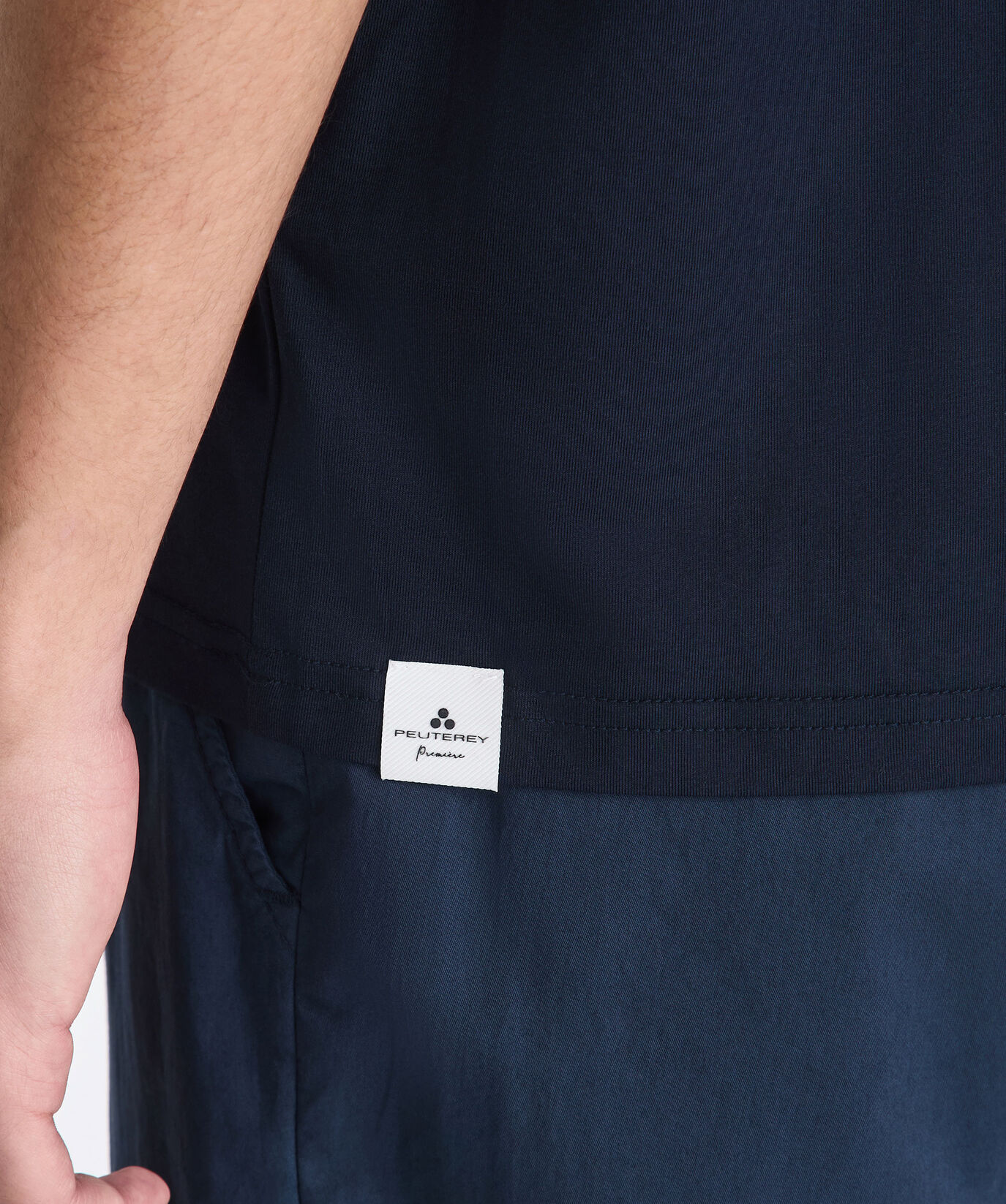 Camiseta minimalista y vers&aacute;til  Peuterey - large