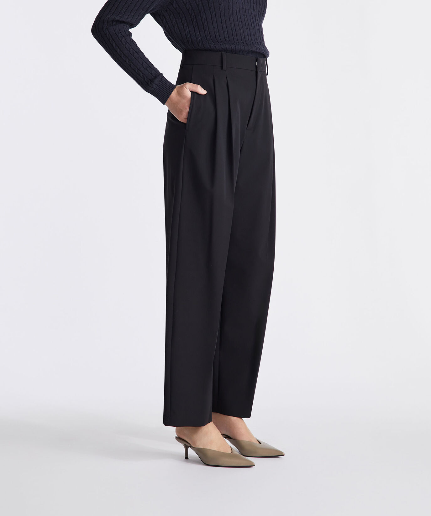 Pantal&oacute;n con pinzas  Peuterey - large image number 1